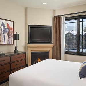 Gästezimmer mit Kingsize-Bett