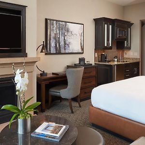 Junior King Suite Kitchenette